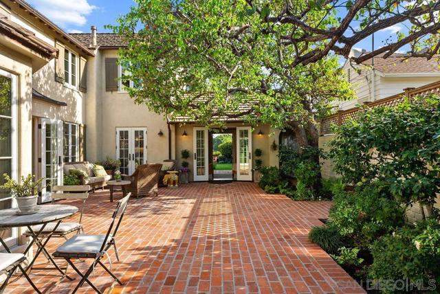 7725 Whitefield Pl, La Jolla CA: https://media.crmls.org/mediaz/a2fcc499-a05f-411f-95ed-b402af8e979b.jpg