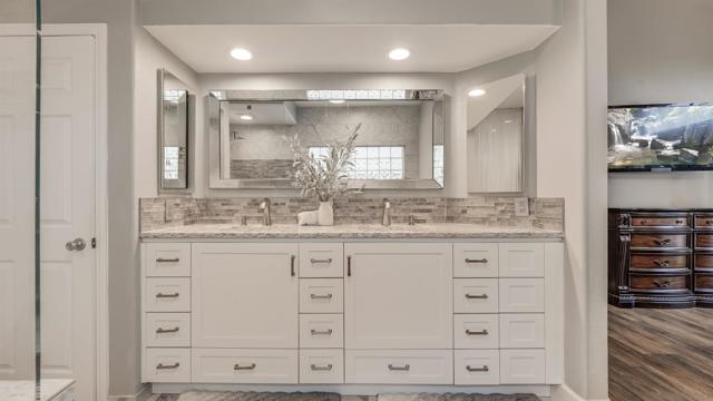 2352 Rock Crest Gln, Escondido CA: https://media.crmls.org/mediaz/a2fcc54b-99d0-4732-b400-960bee090051.jpg