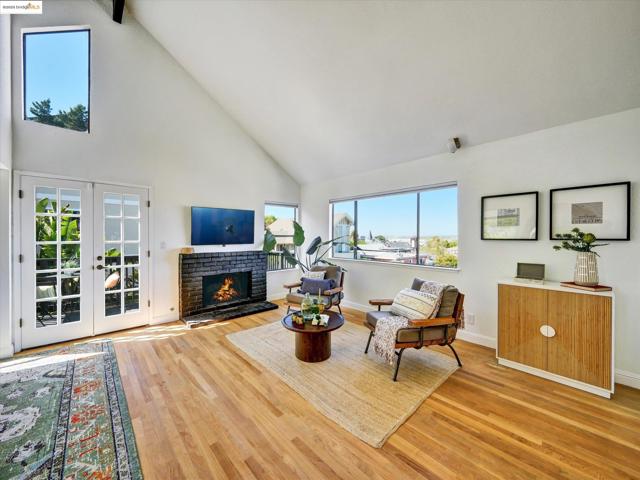 336 Washington Ave, Richmond CA: https://media.crmls.org/mediaz/a2fd7ba6-bf17-4c7f-919c-f89c487febf3.jpg
