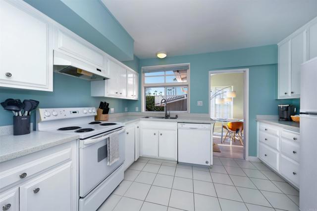 6176 El Tordo, Rancho Santa Fe CA: https://media.crmls.org/mediaz/a2fda9ff-e1e8-4f92-ac8b-524fdc39a781.jpg