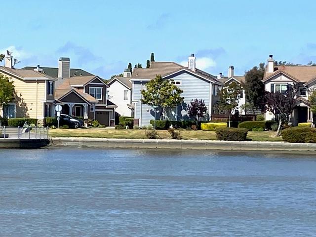 366 Treasure Island Drive, Belmont CA: https://media.crmls.org/mediaz/a2fdae1b-a141-4562-9105-557152c867f7.jpg