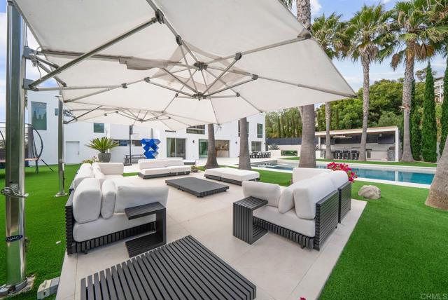 Detail Gallery Image 10 of 50 For 7713 Esterel Dr, La Jolla,  CA 92037 - 5 Beds | 5/1 Baths