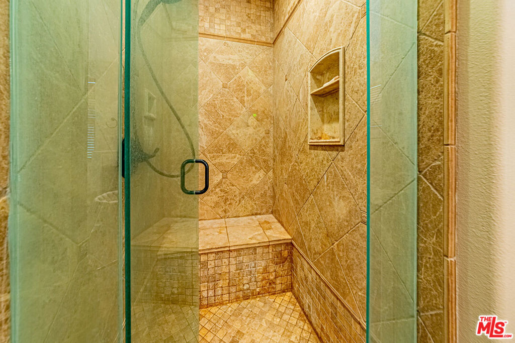 https://media.crmls.org/mediaz/a2fe3796-6a6f-4490-afa3-455f003ac3f6.jpg?preset=X-Large