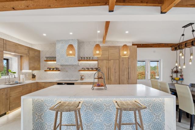 1047 Highland Dr, Del Mar CA: https://media.crmls.org/mediaz/a2fe822a-9c39-425d-ad8b-cb15f9a92493.jpg