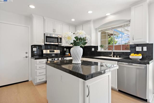 1387 Meadow Ct, Livermore CA: https://media.crmls.org/mediaz/a2ffef7a-f54a-4a2b-baa0-2b1e540519a1.jpg