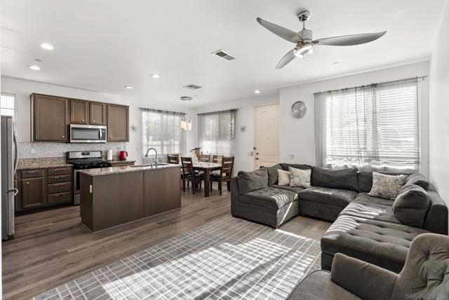 1704 Frangipani Avenue, Chula Vista CA: https://media.crmls.org/mediaz/a30000de-9076-407c-8e6e-100da10de1d3.jpg