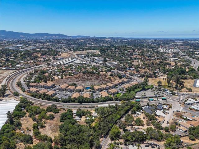 1960 Buena Creek Rd, Vista CA: https://media.crmls.org/mediaz/a30053de-1a69-498b-b4ac-842c9cdea233.jpg