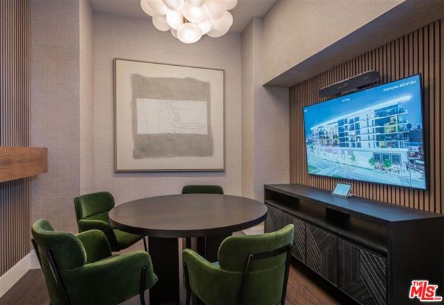 8500 Burton Way, Los Angeles CA: https://media.crmls.org/mediaz/a3005be2-ef58-409c-938b-83e3fa6cd570.jpg