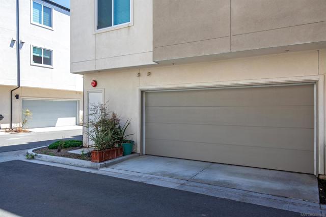 5402 Sand Arch Ln 199, San Diego CA: https://media.crmls.org/mediaz/a3017a51-65ed-4cf6-b7db-250f411f5562.jpg