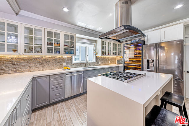 821 Lorraine Boulevard, Los Angeles CA: https://media.crmls.org/mediaz/a3019c79-5782-4c3f-9121-bb29e18f455f.jpg