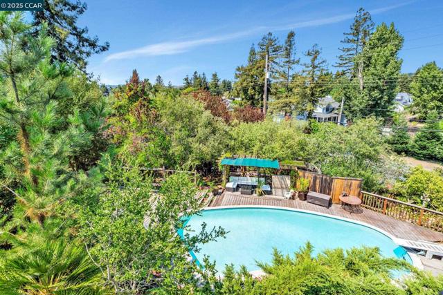 92 Gaywood Pl, Moraga CA: https://media.crmls.org/mediaz/a302bbf3-b858-4969-8825-2aa6a59dd2d1.jpg