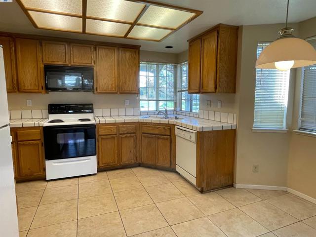 149 Pelican Loop, Pittsburg CA: https://media.crmls.org/mediaz/a302e604-eff9-489a-9cdd-6075dc89a11f.jpg