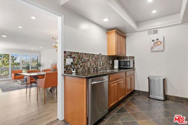 17130 Burbank Boulevard, Encino CA: https://media.crmls.org/mediaz/a30301f7-d244-4e5a-b0f0-8f73619eaa47.jpg