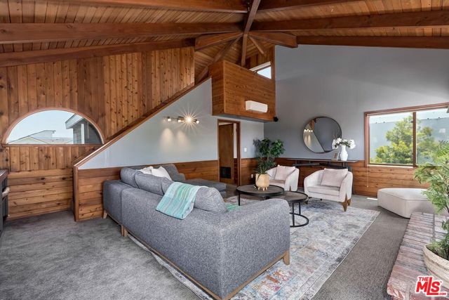 3201 Maplewood Avenue, Los Angeles CA: https://media.crmls.org/mediaz/a303107e-0d58-4d37-a2f4-d2af3af05817.jpg