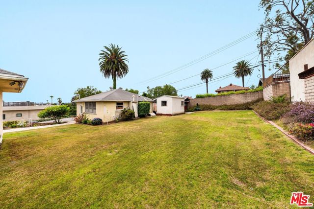 3671 Inglewood Boulevard, Los Angeles CA: https://media.crmls.org/mediaz/a3034468-c5c7-45d8-a9ef-01338f805bc8.jpg