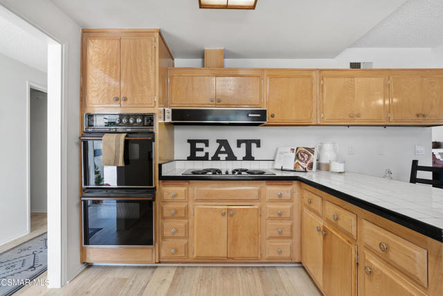 951 Tapies Court, Newbury Park CA: https://media.crmls.org/mediaz/a303450d-a458-47a3-8c4f-384b973a38e1.jpg