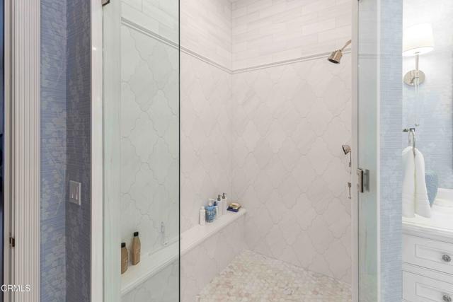 2300 Weybridge Drive, Bakersfield CA: https://media.crmls.org/mediaz/a3040749-69ce-4688-bcc2-2431ed0b717e.jpg