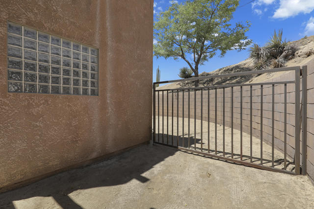 49110 Vista Drive, Morongo Valley CA: https://media.crmls.org/mediaz/a3040e6b-ed91-43f2-81b4-a83e2ae67f0e.jpg