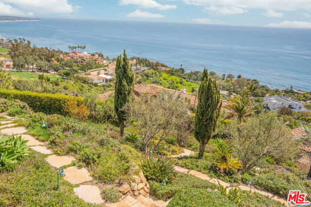 4440 Encinal Canyon Road, Malibu CA: https://media.crmls.org/mediaz/a3043acc-47ca-40ad-87a0-71d15089f252.jpg