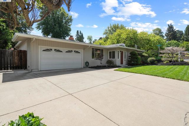 2371 Mallard Dr, Walnut Creek CA: https://media.crmls.org/mediaz/a3046f53-b53a-43da-ad36-d4c234d0ac4e.jpg