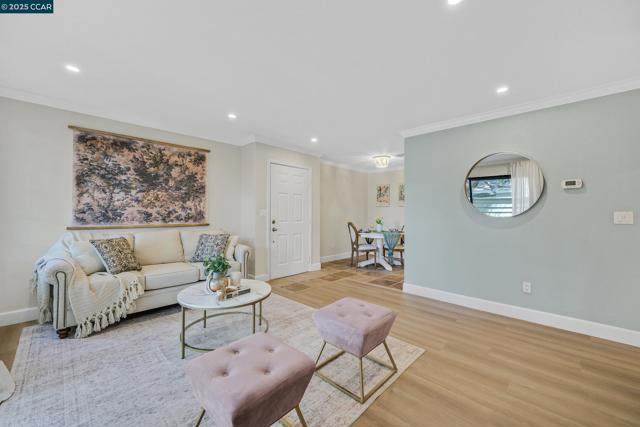 160 Eastridge Dr, San Ramon CA: https://media.crmls.org/mediaz/a3047f0d-bb32-41e0-b2d5-20e21afb6ccc.jpg