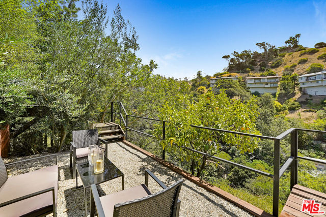 2506 Zorada Drive, Los Angeles CA: https://media.crmls.org/mediaz/a304a3f0-c948-4f3e-9ffc-f864ef9f6b7c.jpg