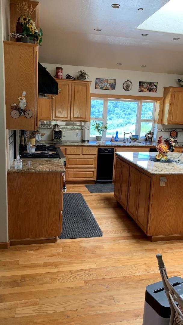 21050 Uvas Road, Morgan Hill CA: https://media.crmls.org/mediaz/a304d394-d7ad-4829-98bc-410d768d91e3.jpg
