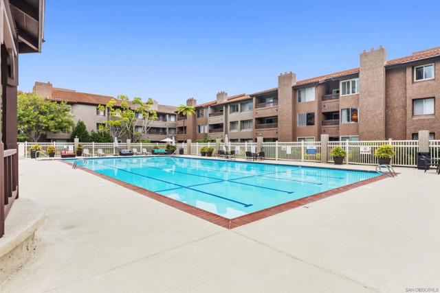 10250 Caminito Cuervo, San Diego CA: https://media.crmls.org/mediaz/a3050944-1e79-4ca0-b881-0a68d4effeb6.jpg
