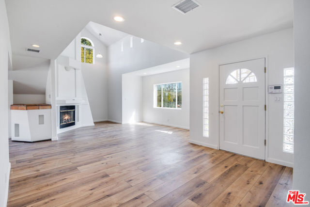 4931 Stern Avenue, Sherman Oaks CA: https://media.crmls.org/mediaz/a3055448-146b-41cb-b7ea-7b296a06a545.jpg