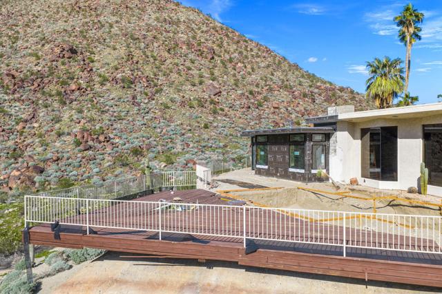 1133 W Dolores Court, Palm Springs CA: https://media.crmls.org/mediaz/a305c227-40dc-44e4-a43b-b9ccfceb8cc7.jpg