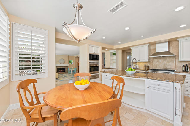 2445 Ranchgrove Drive, Westlake Village CA: https://media.crmls.org/mediaz/a305fdb1-e309-461d-8650-b275b4c5e710.jpg