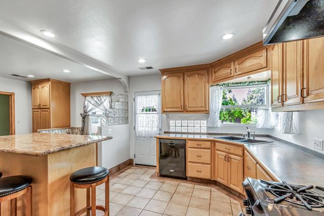 1139 W Parr Avenue, Campbell CA: https://media.crmls.org/mediaz/a3065dea-4a2c-4693-95cb-6c480e5e8d9a.jpg