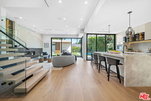 4818 Norwich Avenue, Sherman Oaks CA: https://media.crmls.org/mediaz/a306868f-6762-4e08-b168-94aba3c1a4c4.jpg