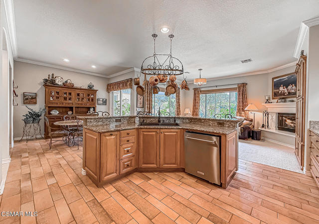 678 Via Carro, Newbury Park CA: https://media.crmls.org/mediaz/a3068c7b-7fcf-42cb-b53b-17789e2f9fe3.jpg