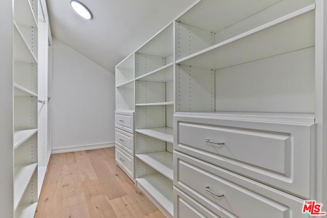 2968 Nicada Drive, Los Angeles CA: https://media.crmls.org/mediaz/a307591a-7e50-4294-b836-5f57d02ec962.jpg