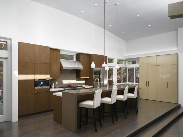 327 Pine Needles Dr, Del Mar CA: https://media.crmls.org/mediaz/a3078d6c-4014-4a3f-a21f-ae752f09e6c4.jpg