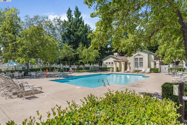 4119 Veneto Ct, Pleasanton CA: https://media.crmls.org/mediaz/a30870e0-f1f9-4670-9b01-10e4906a57b5.jpg