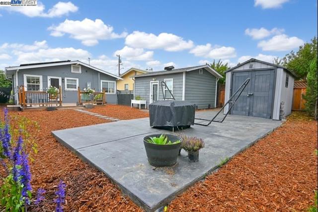 5706 Brookdale Ave, Oakland CA: https://media.crmls.org/mediaz/a308d99c-52c9-4e93-9767-266a8f4ca633.jpg