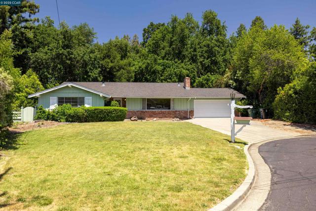 18 Garden Estates Ct, Alamo CA: https://media.crmls.org/mediaz/a30980e9-6a26-4558-ac51-9d375ab44246.jpg