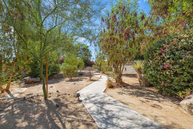 72056 Palm Haven Drive, Rancho Mirage CA: https://media.crmls.org/mediaz/a3099403-9019-4fe3-9085-6ef0173925e3.jpg