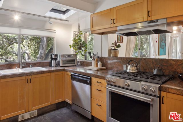 1256 N Topanga Canyon Boulevard, Topanga CA: https://media.crmls.org/mediaz/a30a0fbd-045b-4cbf-ab03-475db9633412.jpg