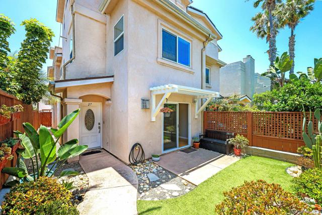 1427 Hornblend, San Diego CA: https://media.crmls.org/mediaz/a30a1f7e-fa94-4bc1-ac7a-fa7a789126c2.jpg