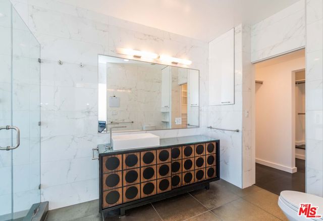 5205 Ocean Front Walk, Marina del Rey CA: https://media.crmls.org/mediaz/a30b515e-1c34-48be-a204-036b347c3bf8.jpg