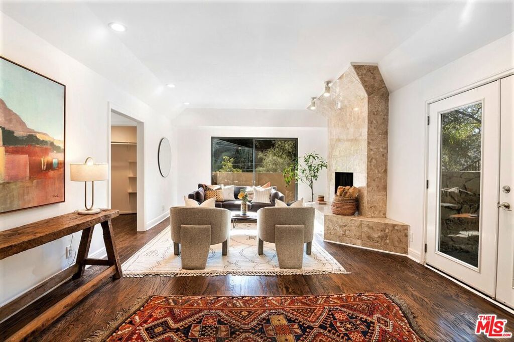 8155 Willow Glen Road, Los Angeles, CA 90046