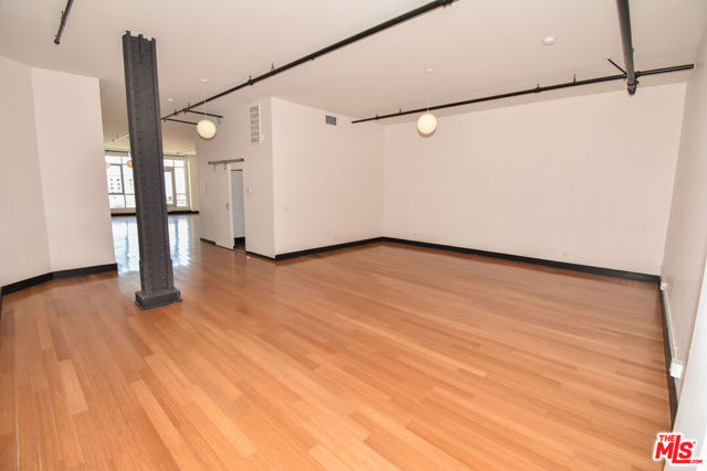 620 S Main Street, Los Angeles CA: https://media.crmls.org/mediaz/a30c599c-2108-4599-84a4-7d8654935f75.jpg