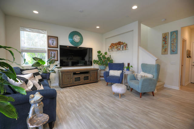 6607 Fathom Way, Goleta CA: https://media.crmls.org/mediaz/a30cab57-a582-4005-9971-ffbd054b72ed.jpg