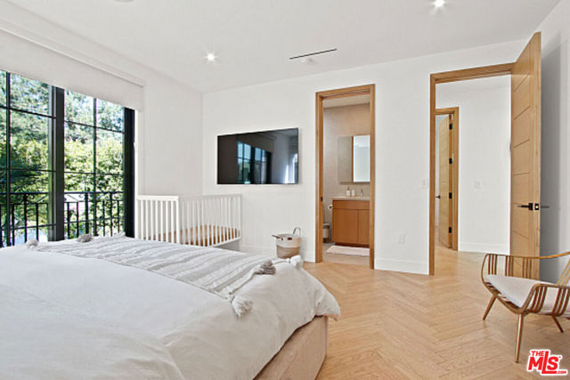 9451 Sunset Boulevard, Beverly Hills CA: https://media.crmls.org/mediaz/a30d246b-e00e-4123-a479-e64d9d80f952.jpg