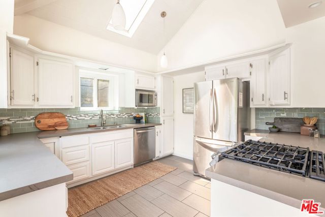 2590 Armacost Avenue, Los Angeles CA: https://media.crmls.org/mediaz/a30e3b36-ba88-4019-a305-ff1563c5df82.jpg