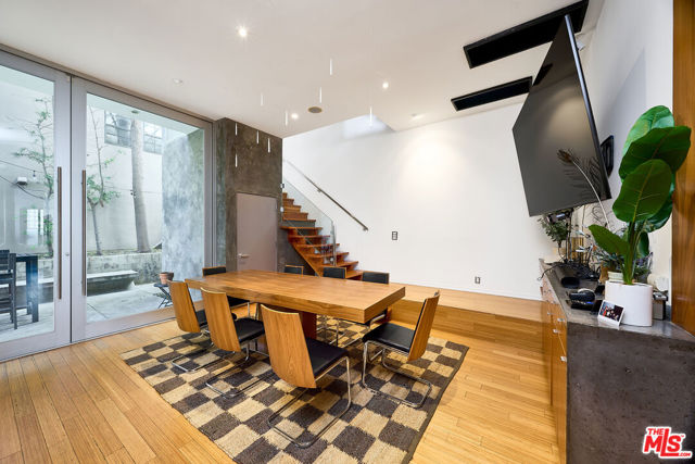 122 Mildred Avenue, Venice CA: https://media.crmls.org/mediaz/a30e9249-db51-42c6-8539-d6047ebe2d3e.jpg