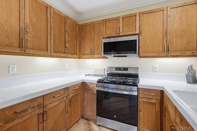 Detail Gallery Image 17 of 74 For 2345 Amber Oak Ln, Escondido,  CA 92027 - 4 Beds | 3 Baths